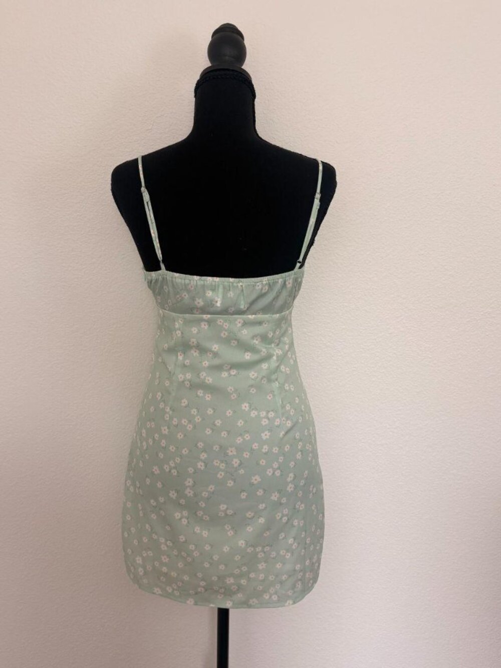 Princess Polly mini dress 🌼 (Size 2) - Picture 4 of 4